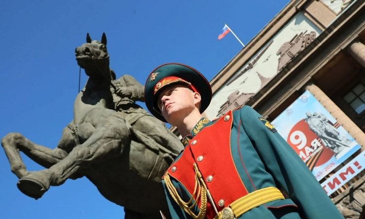 Церемония возложения цветов к памятнику Маршалу Советского Союза Георгию Жукову