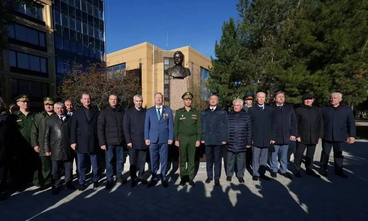 Торжественная церемония открытия бюста генерал-лейтенанту Ивану Устинову