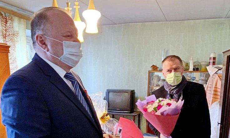 Полномочный представитель Президента Российской Федерации Николай Цуканов вручил юбилейные медали «75 лет Победы в Великой Отечественной войне 1941-1945 г.г.» труженикам тыла