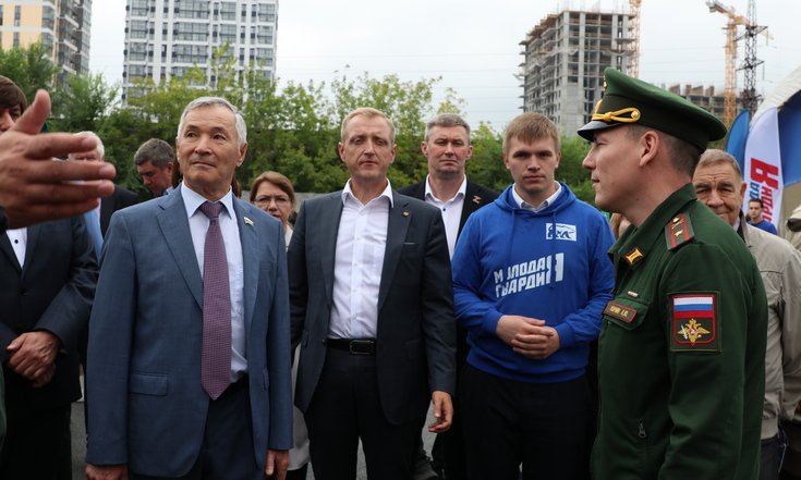 Владимир Якушев: «Выставка трофейной техники – это наглядное подтверждение несгибаемой воли наших бойцов»