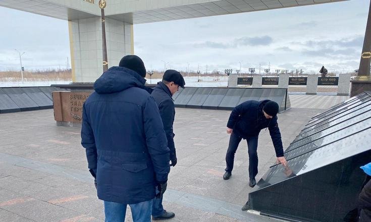 Главный федеральный инспектор по ЯНАО проконтролировал состояние мемориалов, посвященных Великой Победе