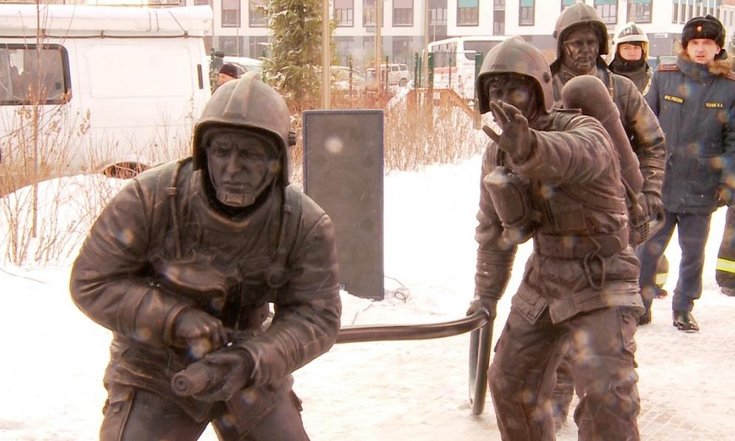 Памятник сотрудникам МЧС открыли в Тюмени в День спасателя