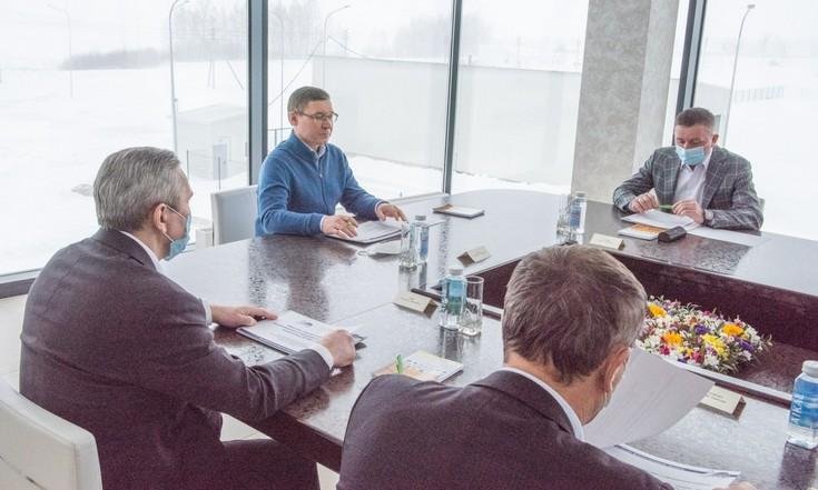 Владимир Якушев и Александр Моор оценили реализацию крупного инвестпроекта в Голышманово