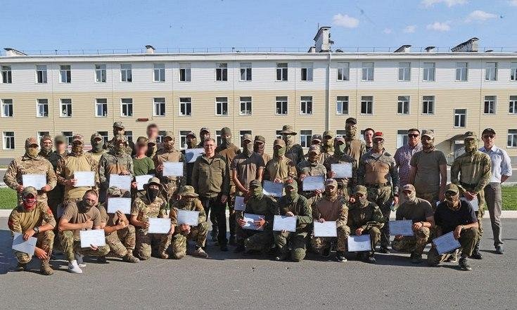 Владимир Якушев вручил сертификаты операторам БПЛА