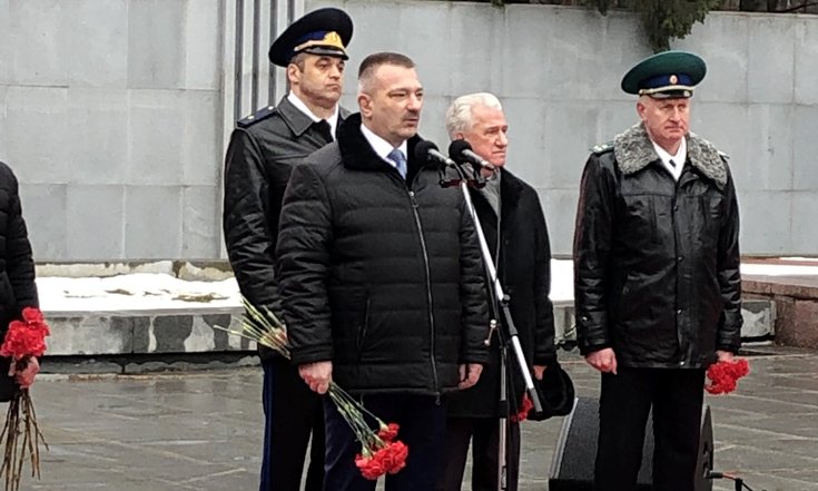 Заместитель полпреда Александр Калиберда принял участие в торжественной передаче «Эстафеты Победы»