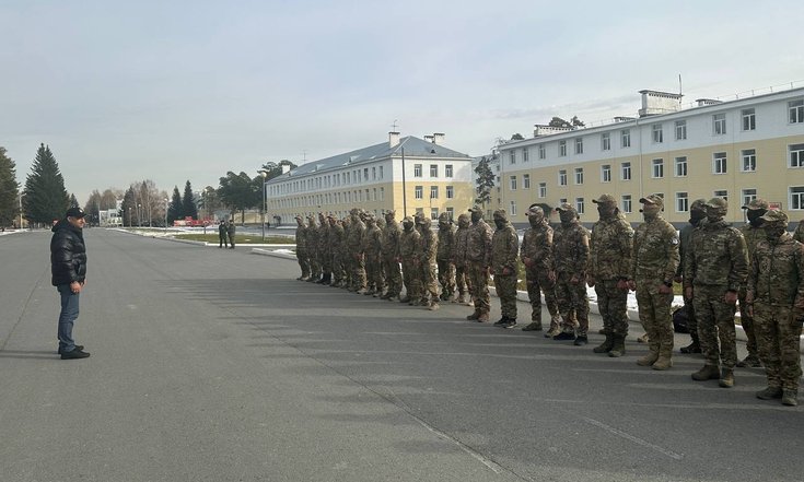 Полпред в УрФО Артём Жога вручил сертификаты операторам беспилотников