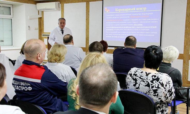 Николай Цуканов в ходе посещения Уральского института кардиологии провел совещание о состоянии здравоохранения Свердловской области