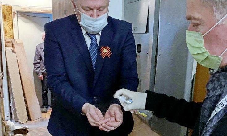 Полномочный представитель Президента Российской Федерации Николай Цуканов вручил юбилейные медали «75 лет Победы в Великой Отечественной войне 1941-1945 г.г.» труженикам тыла