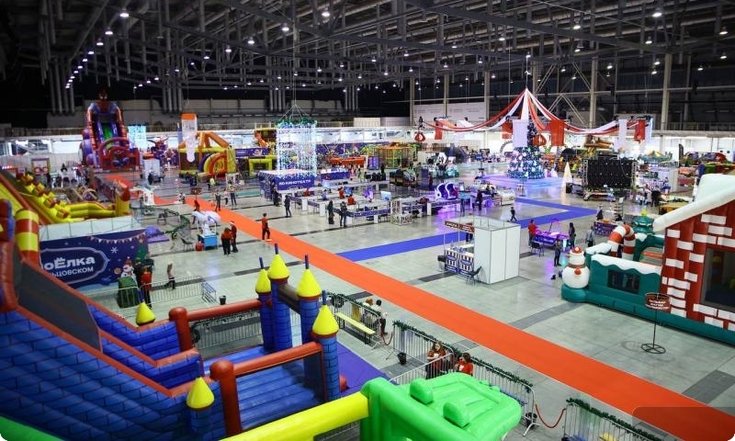 Самый большой новогодний парк развлечений открылся в Свердловской области