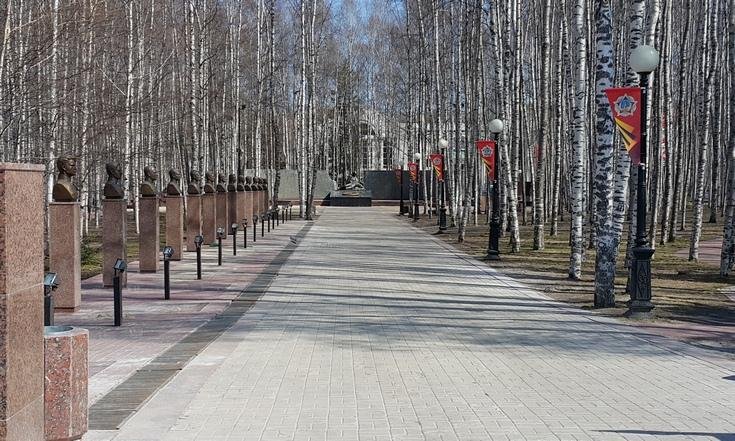 Накануне Дня Победы главный федеральный инспектор по ХМАО - Югре проверил состояние памятников Великой Отечественной войне