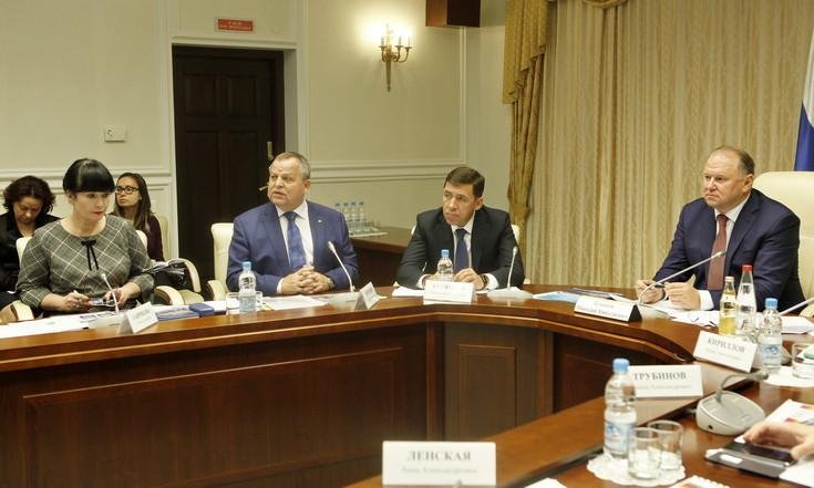 Николай Цуканов провел окружное совещание по вопросам внедрения цифровых технологий в экономике и социальной сфере