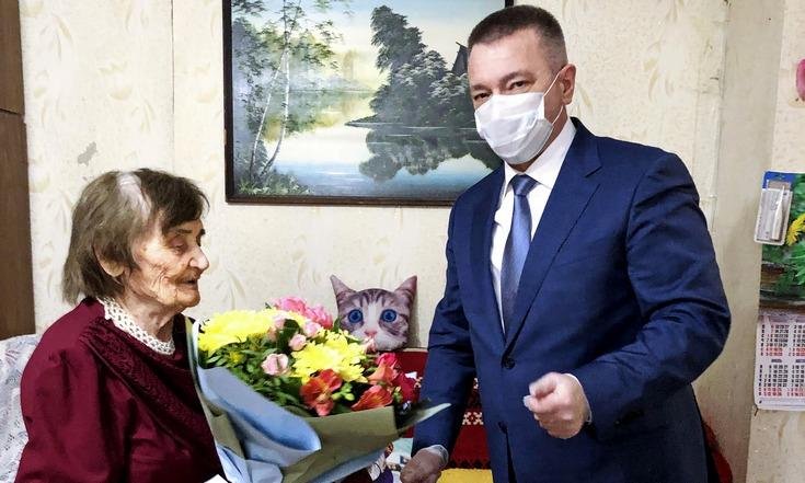 Вручение юбилейных медалей «75 лет Победы в Великой Отечественной войне 1941-1945 г.г.» жителям Екатеринбурга