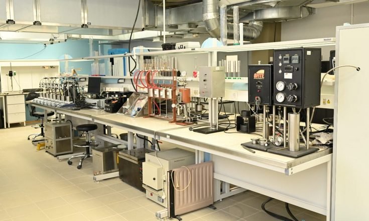 В Тюмени создан комплекс из 24 лабораторий для сверхточного определения свойства растворов