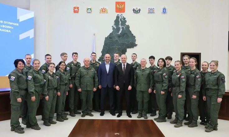 Вручение знаков отличия курсантам Центра «ВОИН»