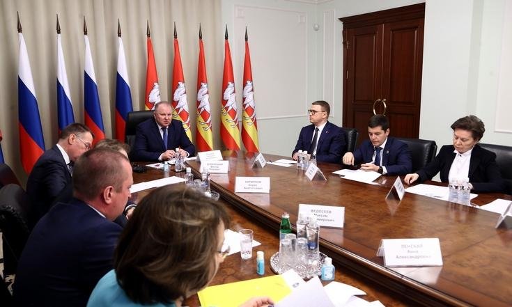 Николай Цуканов провел в Челябинске совещание по вопросу профилактики и контроля за распространением коронавирусной инфекции в Уральском федеральном округе
