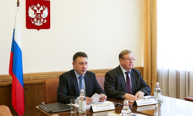 Игорь Холманских провел совещание по вопросам реализации региональных адресных программ переселения граждан из аварийного жилья