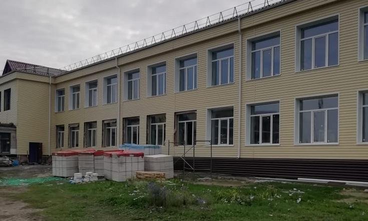 Помощник полпреда Анна Ленская в целях контроля за проведением капитального ремонта посетила Введенскую среднюю общеобразовательную школу № 1 имени Огненного Выпуска 1941 года