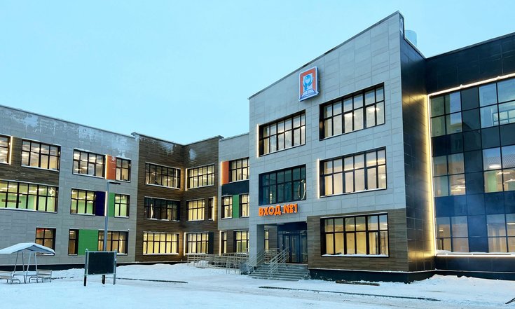 На Ямале построили школу с бассейном и планетарием