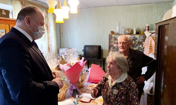 Николай Цуканов вручил юбилейные медали «75 лет Победы в Великой Отечественной войне 1941-1945 г.г.» труженикам тыла